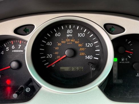 Used 2005 Toyota Highlander Limited image 32