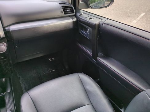 Used 2019 Toyota 4Runner TRD Off-Road Premium AWD/4WD image 17