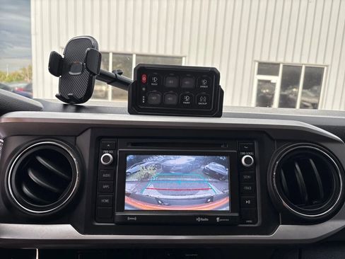 Used 2018 Toyota Tacoma SR5 RWD image 20