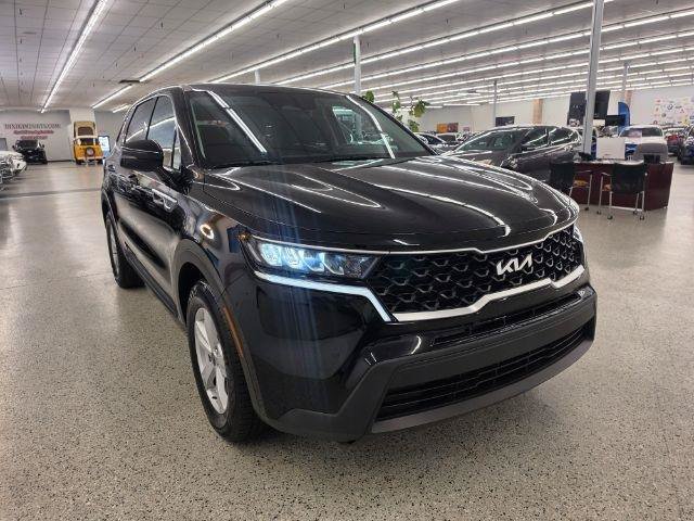 Used 2023 Kia Sorento LX FWD image 3