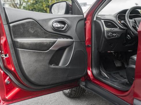 Used 2019 Jeep Cherokee Limited image 41