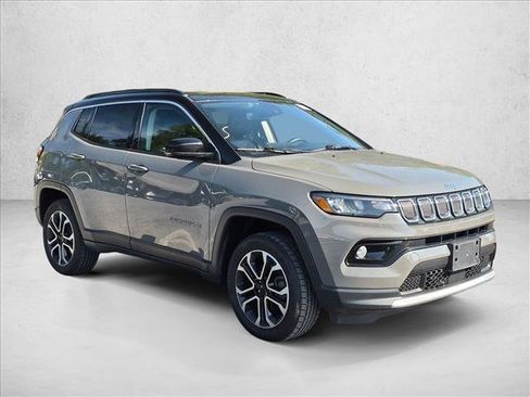 Used 2022 Jeep Compass Limited w/ Sun and Sound Group AWD/4WD image 3