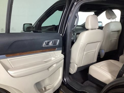 Used 2018 Ford Explorer Limited w/ Equipment Group 301A AWD/4WD image 29