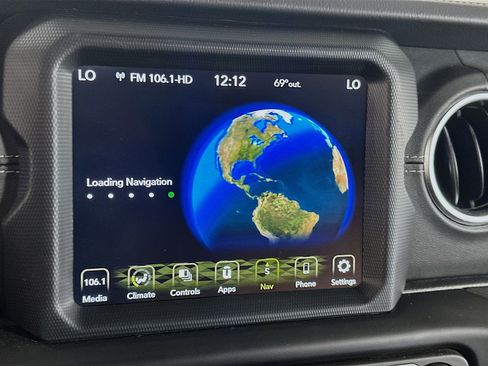 Used 2022 Jeep Wrangler Unlimited Sahara AWD/4WD image 22