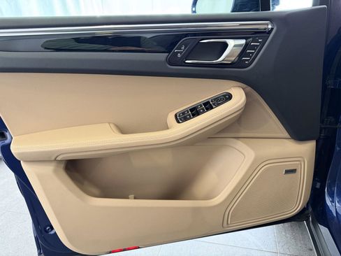 Used 2025 Porsche Macan image 15