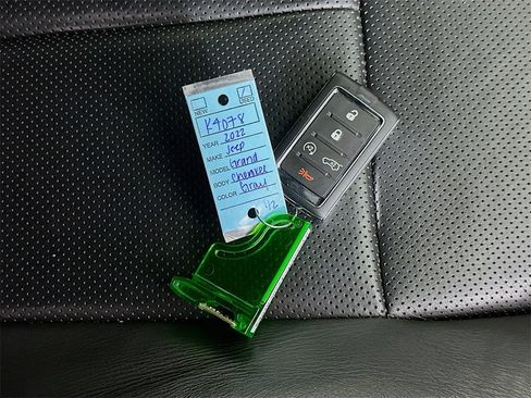 Used 2022 Jeep Grand Cherokee Overland w/ Adv Protech Group III image 38