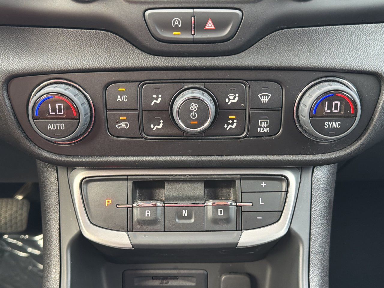 Used 2023 GMC Terrain SLT w/ Infotainment Package II FWD image 5