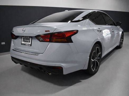 Used 2023 Nissan Altima 2.5 SR w/ SR Premium Package FWD image 8