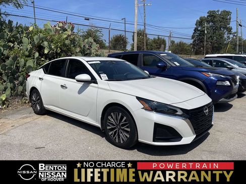 Used 2023 Nissan Altima 2.5 SV w/ SV Premium Package FWD image 1