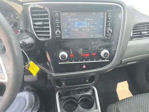Used 2020 Mitsubishi Outlander ES FWD image 26