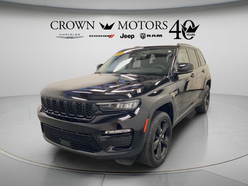 Used 2023 Jeep Grand Cherokee Limited w/ Black Appearance Package AWD/4WD image 11
