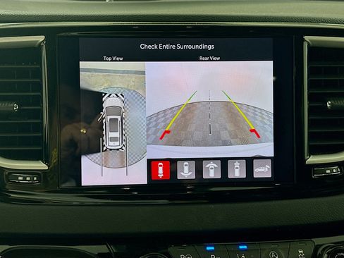 Used 2022 Chrysler Pacifica Touring-L w/ Uconnect Theater Family Group image 23