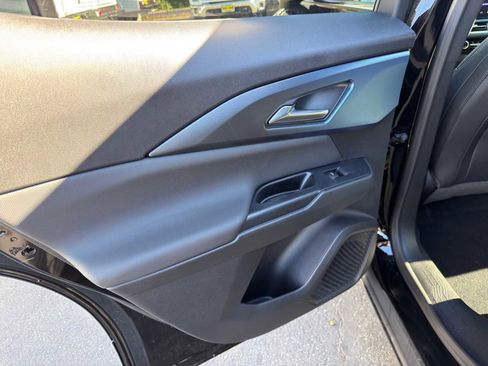 New 2026 Chevrolet Equinox EV LT image 18