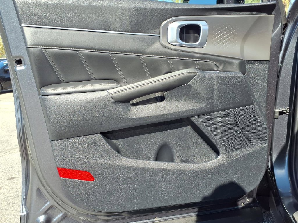 Certified 2023 Kia Sorento SX FWD image 17
