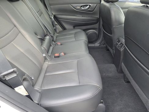 Used 2016 Nissan Rogue SL w/ SL Premium Package image 32