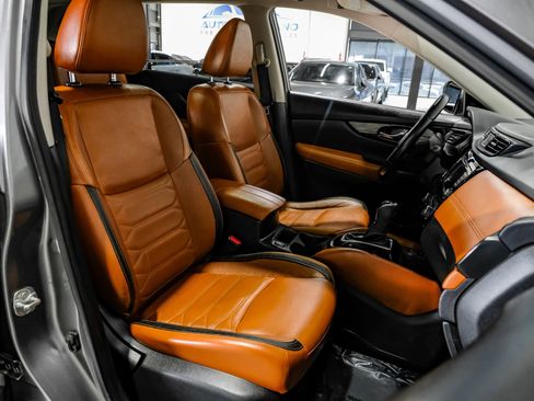 Used 2018 Nissan Rogue SL w/ Premium Package image 43