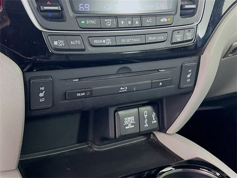 Used 2017 Honda Pilot Touring image 17