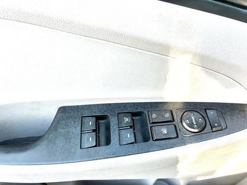 Used 2018 Hyundai Tucson Value w/ Cargo Package image 18