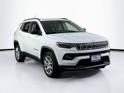 Used 2022 Jeep Compass Latitude AWD/4WD image 3
