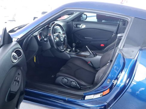 Used 2017 Nissan 370Z Coupe RWD image 13