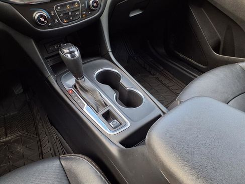 Used 2020 Chevrolet Equinox LT w/ Sport Edition image 16