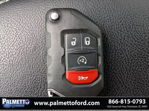 Used 2022 Jeep Wrangler Unlimited Sahara w/ Cold Weather Group AWD/4WD image 26