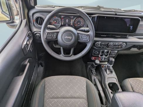 Used 2026 Jeep Gladiator Mojave AWD/4WD image 15