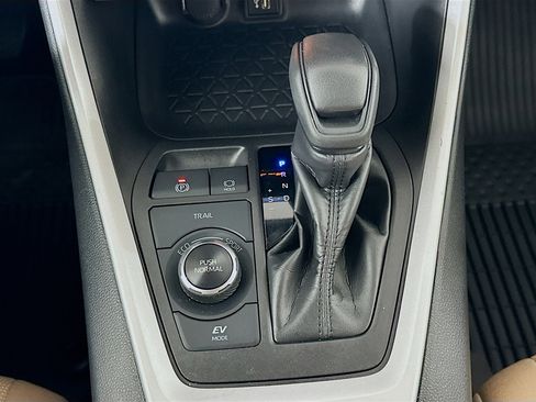 Used 2024 Toyota RAV4 LE image 23