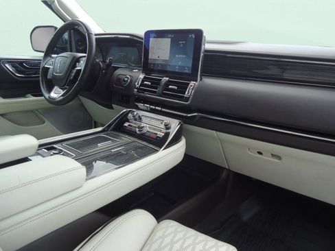 Used 2019 Lincoln Navigator L Black Label w/ Cargo Package AWD/4WD image 32