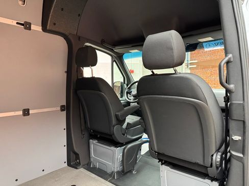 Used 2025 Mercedes-Benz Sprinter 3500 image 32