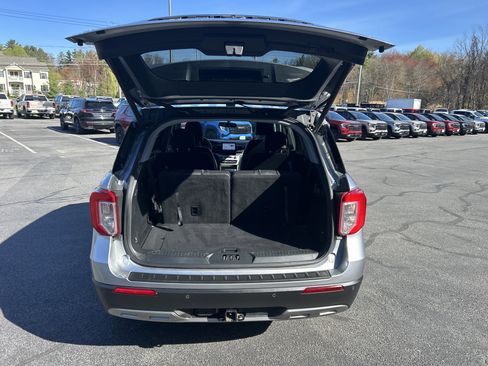 Used 2021 Ford Explorer XLT w/ Equipment Group 202A AWD/4WD image 10