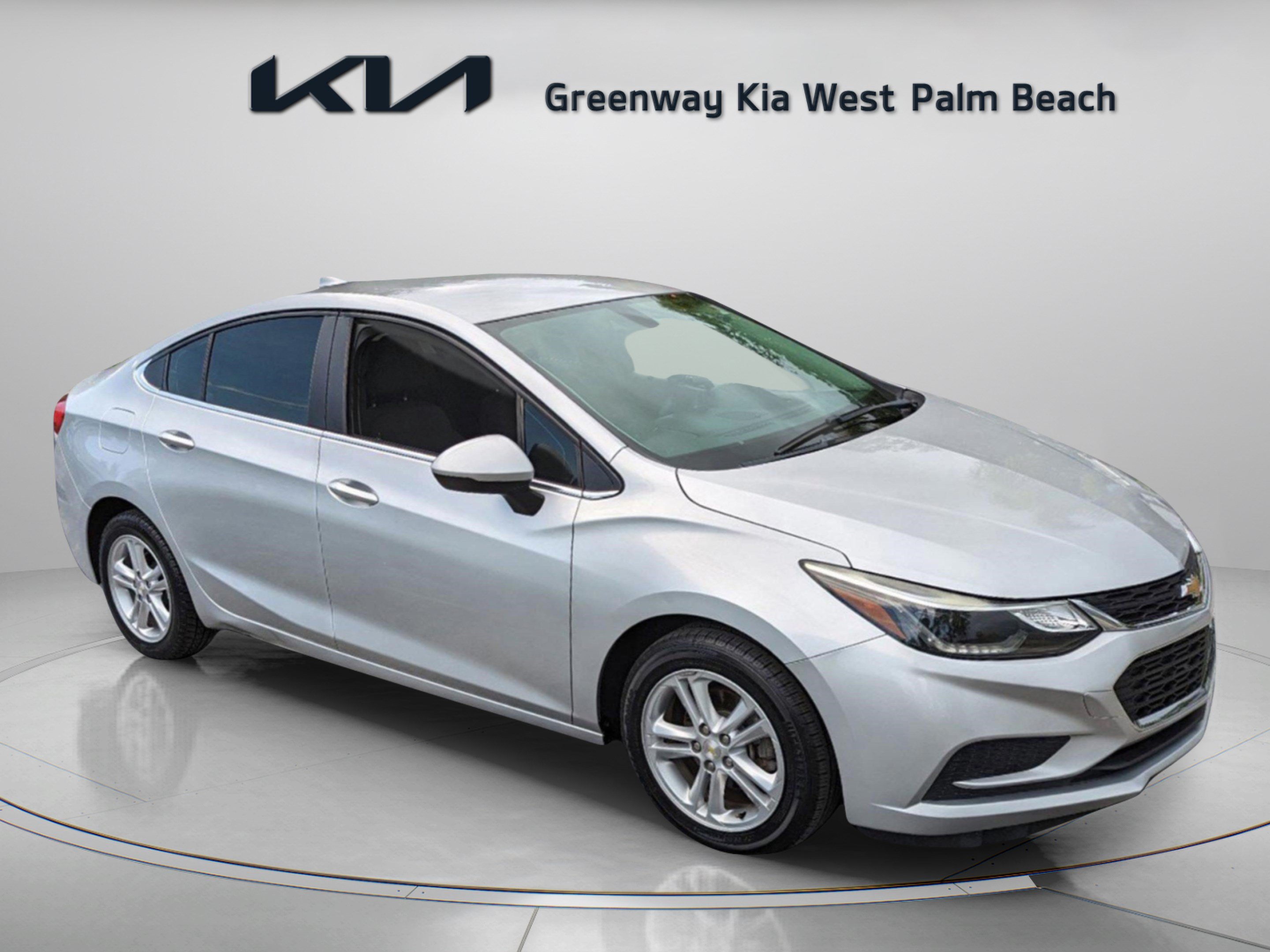 Used 2017 Chevrolet Cruze LT w/ Convenience Package FWD image 4