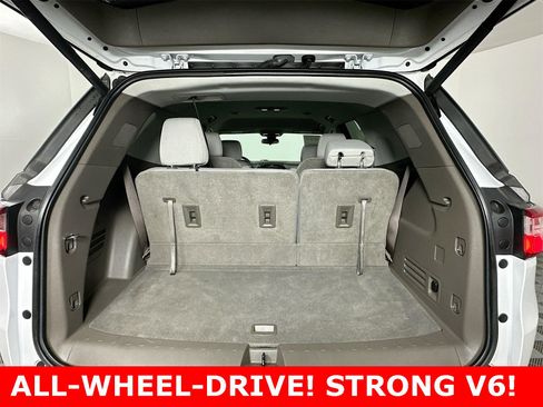 Used 2021 Chevrolet Traverse LT image 31