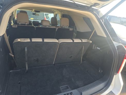 Used 2020 Ford Explorer XLT w/ Equipment Group 202A RWD image 13