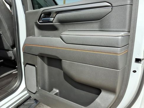 Used 2025 GMC Sierra 1500 AT4 w/ AT4 Premium Package AWD/4WD image 15
