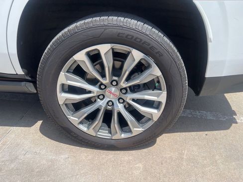 Used 2021 GMC Yukon Denali w/ Denali Premium Package AWD/4WD image 5