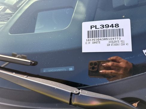 Used 2021 Chevrolet Corvette Stingray Premium Conv w/ Z51 Performance Package image 8