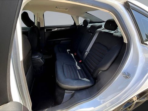Used 2016 Ford Fusion SE image 19