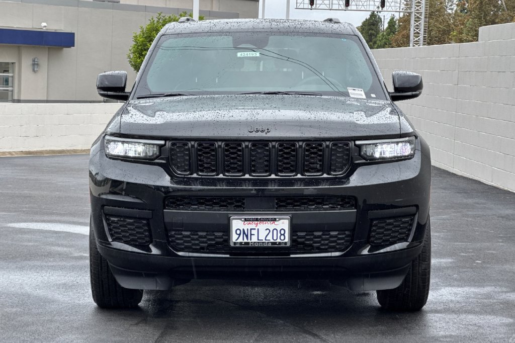Used 2024 Jeep Grand Cherokee L Altitude RWD image 12