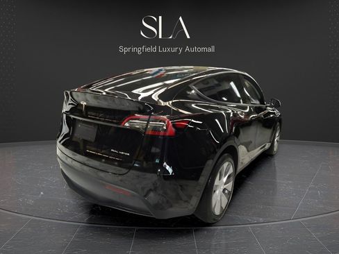 Used 2024 Tesla Model Y Long Range AWD/4WD image 8