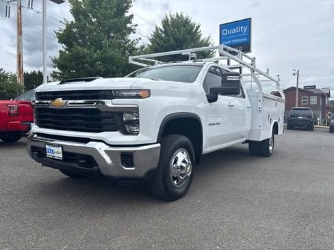 Used 2024 Chevrolet Silverado 3500 LT AWD/4WD image 1