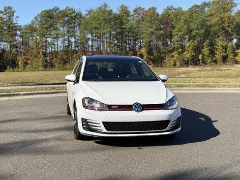 Used 2017 Volkswagen GTI SE image 1