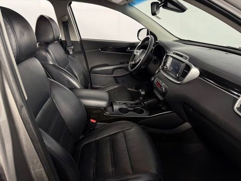 Used 2019 Kia Sorento EX image 16