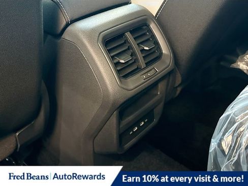 New 2026 Volkswagen Taos SE image 13