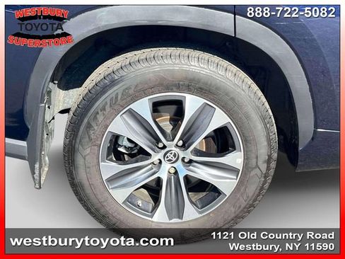 Used 2023 Toyota Highlander XLE AWD/4WD image 13