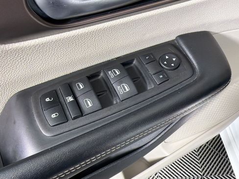 Used 2023 Chrysler Voyager LX FWD image 19