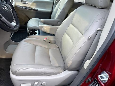 Used 2015 Toyota Sienna XLE 8 Passenger 4dr Mini Van image 94
