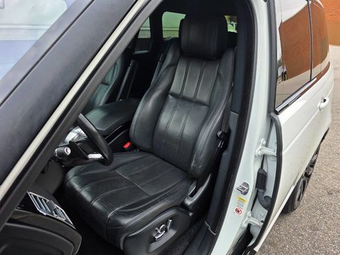 Used 2016 Land Rover Range Rover HSE image 15