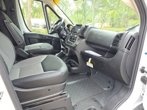 Used 2025 RAM ProMaster 2500 w/ Convenience Group image 9