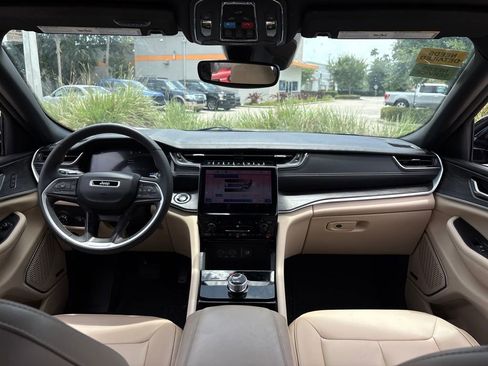 Used 2023 Jeep Grand Cherokee L Limited RWD image 7